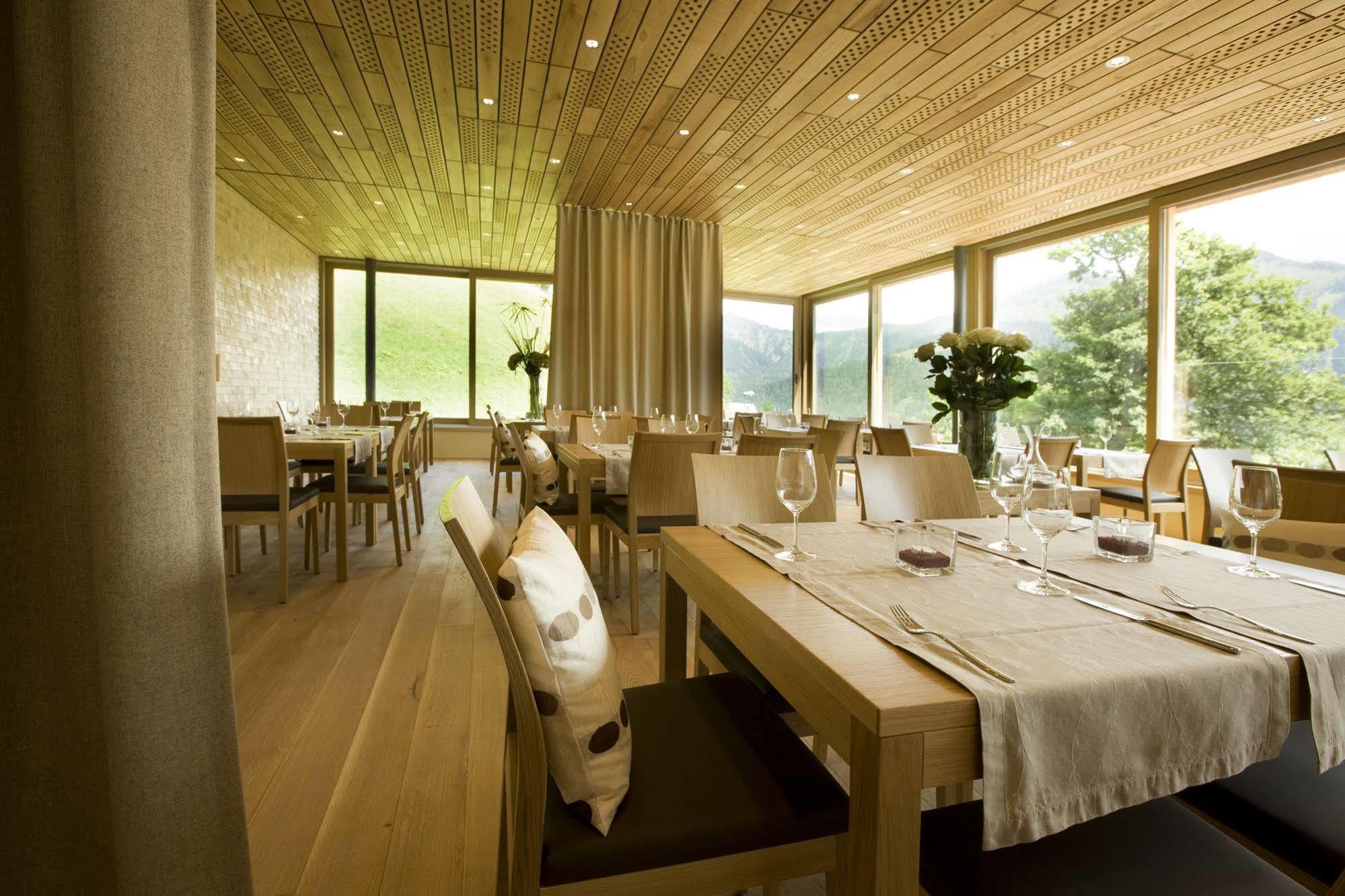 Hotel Alpenrose Ebnit ドルンビルン エクステリア 写真