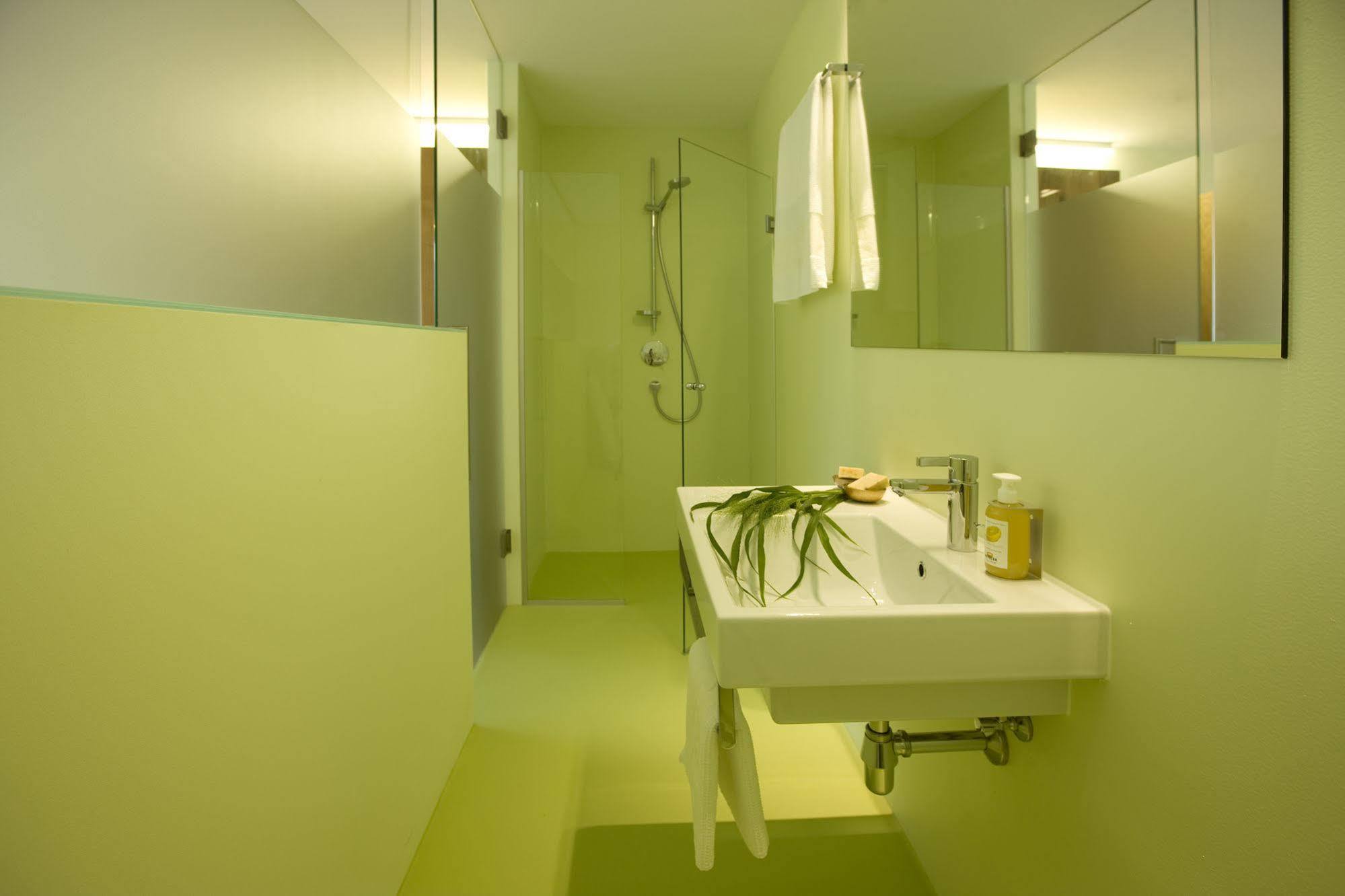Hotel Alpenrose Ebnit ドルンビルン エクステリア 写真