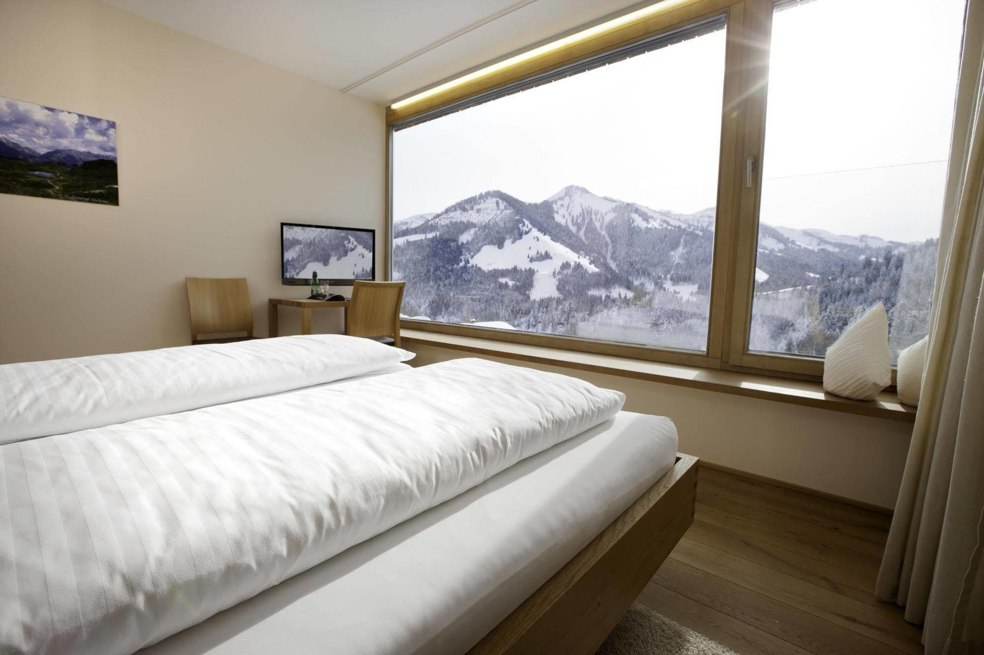 Hotel Alpenrose Ebnit ドルンビルン エクステリア 写真